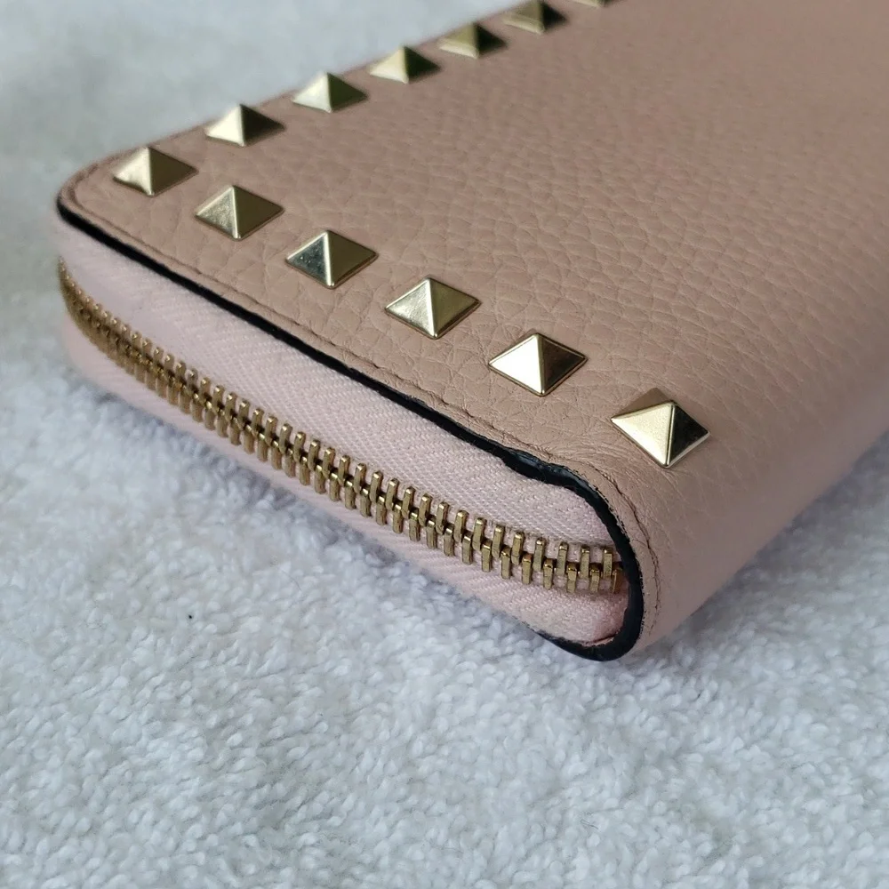 Valentino Garavani Rock stud zippy wallet 🔥 💕 - Picture 11 of 16